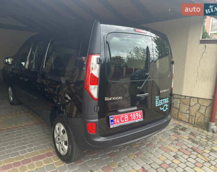 Черный Рено Кенгу, объемом двигателя 0 л и пробегом 29 тыс. км за 14200 $, фото 81 на Automoto.ua