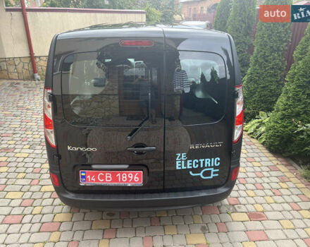 Черный Рено Кенгу, объемом двигателя 0 л и пробегом 29 тыс. км за 14200 $, фото 69 на Automoto.ua