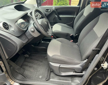 Черный Рено Кенгу, объемом двигателя 0 л и пробегом 29 тыс. км за 14200 $, фото 7 на Automoto.ua