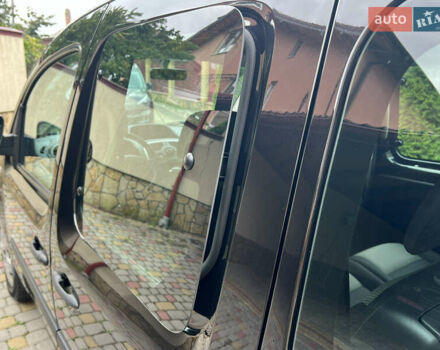 Черный Рено Кенгу, объемом двигателя 0 л и пробегом 29 тыс. км за 14200 $, фото 26 на Automoto.ua