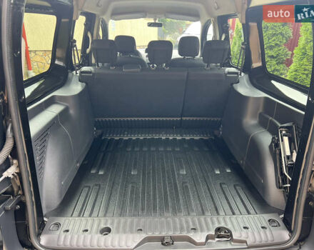 Черный Рено Кенгу, объемом двигателя 0 л и пробегом 29 тыс. км за 14200 $, фото 84 на Automoto.ua