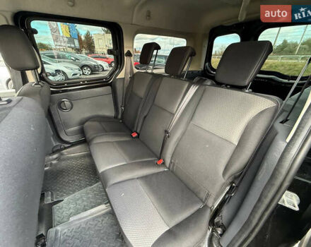 Черный Рено Кенгу, объемом двигателя 0 л и пробегом 75 тыс. км за 14700 $, фото 43 на Automoto.ua