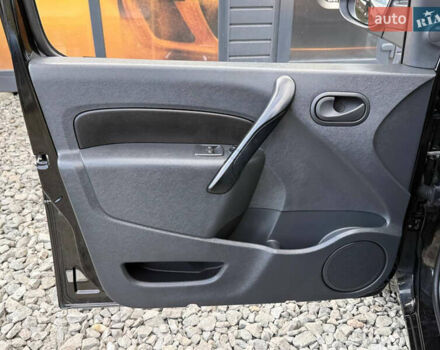 Черный Рено Кенгу, объемом двигателя 0 л и пробегом 75 тыс. км за 14700 $, фото 47 на Automoto.ua