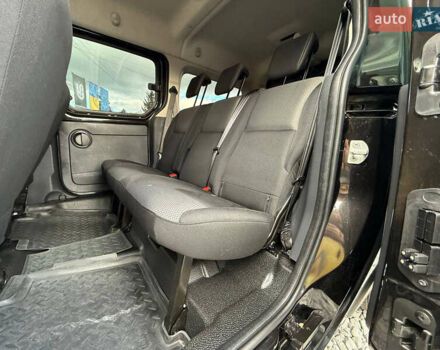 Черный Рено Кенгу, объемом двигателя 0 л и пробегом 75 тыс. км за 14700 $, фото 45 на Automoto.ua