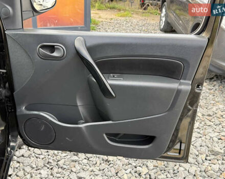 Черный Рено Кенгу, объемом двигателя 0 л и пробегом 75 тыс. км за 14700 $, фото 33 на Automoto.ua