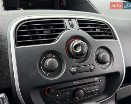 Черный Рено Кенгу, объемом двигателя 0 л и пробегом 75 тыс. км за 14700 $, фото 51 на Automoto.ua