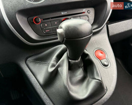 Черный Рено Кенгу, объемом двигателя 0 л и пробегом 75 тыс. км за 14700 $, фото 52 на Automoto.ua