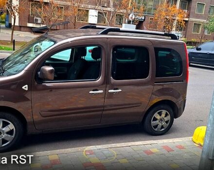 Коричневий Рено Кєнгу, об'ємом двигуна 1.5 л та пробігом 265 тис. км за 9000 $, фото 1 на Automoto.ua