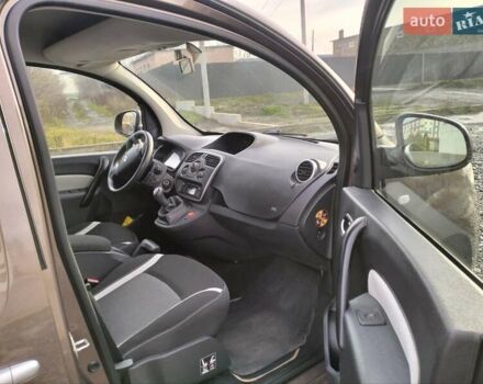 Коричневый Рено Кенгу, объемом двигателя 1.5 л и пробегом 250 тыс. км за 10200 $, фото 6 на Automoto.ua