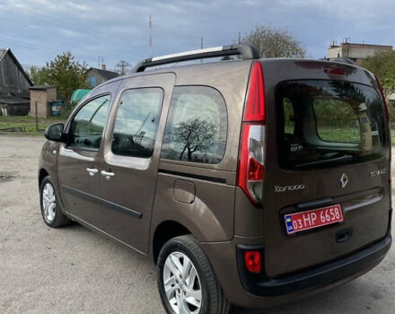 Коричневый Рено Кенгу, объемом двигателя 1.5 л и пробегом 256 тыс. км за 10999 $, фото 5 на Automoto.ua