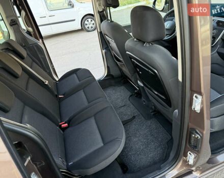 Коричневий Рено Кєнгу, об'ємом двигуна 1.5 л та пробігом 134 тис. км за 11999 $, фото 51 на Automoto.ua