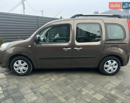 Коричневый Рено Кенгу, объемом двигателя 1.5 л и пробегом 210 тыс. км за 10999 $, фото 3 на Automoto.ua