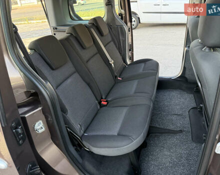 Коричневий Рено Кєнгу, об'ємом двигуна 1.5 л та пробігом 134 тис. км за 11999 $, фото 5 на Automoto.ua