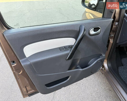 Коричневий Рено Кєнгу, об'ємом двигуна 1.5 л та пробігом 134 тис. км за 11999 $, фото 57 на Automoto.ua