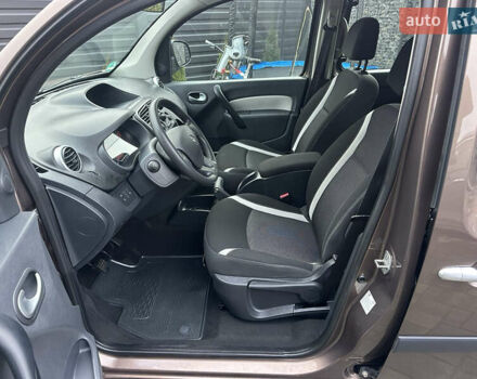 Коричневый Рено Кенгу, объемом двигателя 1.5 л и пробегом 210 тыс. км за 10999 $, фото 13 на Automoto.ua