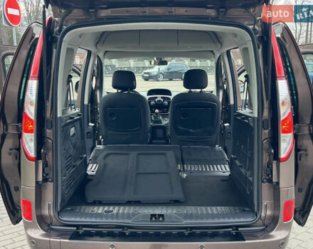 Коричневый Рено Кенгу, объемом двигателя 1.5 л и пробегом 154 тыс. км за 13399 $, фото 54 на Automoto.ua