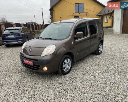 Коричневый Рено Кенгу, объемом двигателя 1.5 л и пробегом 232 тыс. км за 7850 $, фото 1 на Automoto.ua