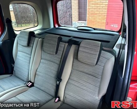 Красный Рено Кенгу, объемом двигателя 1.6 л и пробегом 180 тыс. км за 7550 $, фото 6 на Automoto.ua