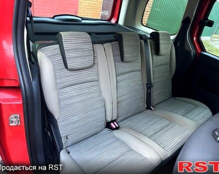 Красный Рено Кенгу, объемом двигателя 1.6 л и пробегом 180 тыс. км за 7550 $, фото 5 на Automoto.ua
