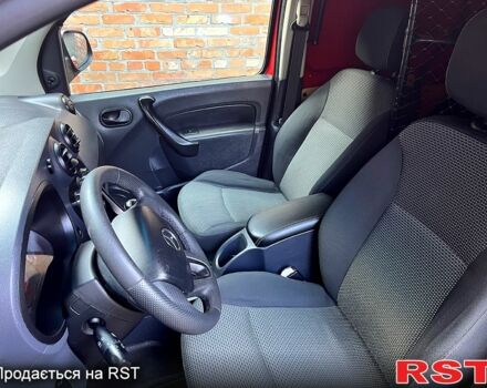 Рено Кенгу 2013 в Хороле на Automoto.ua Красный Рено Кенгу, объемом двигателя 1.5 л и пробегом 280 тыс. км за 7200 $, фото 6 на Automoto.ua