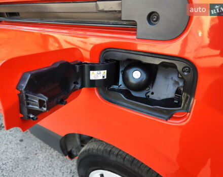 Красный Рено Кенгу, объемом двигателя 0 л и пробегом 58 тыс. км за 10999 $, фото 23 на Automoto.ua