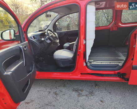 Красный Рено Кенгу, объемом двигателя 0 л и пробегом 58 тыс. км за 10999 $, фото 8 на Automoto.ua