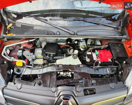 Красный Рено Кенгу, объемом двигателя 0 л и пробегом 58 тыс. км за 10999 $, фото 22 на Automoto.ua