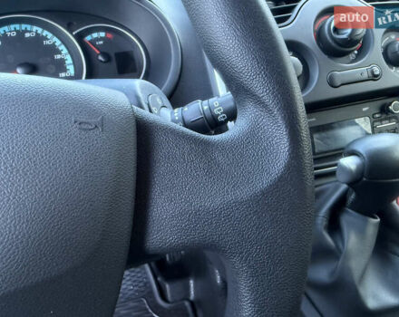 Красный Рено Кенгу, объемом двигателя 0 л и пробегом 21 тыс. км за 10299 $, фото 29 на Automoto.ua