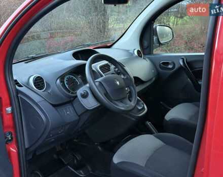 Красный Рено Кенгу, объемом двигателя 0 л и пробегом 21 тыс. км за 10299 $, фото 20 на Automoto.ua