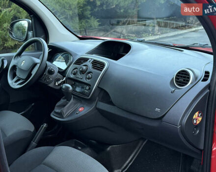 Красный Рено Кенгу, объемом двигателя 0 л и пробегом 21 тыс. км за 10299 $, фото 24 на Automoto.ua