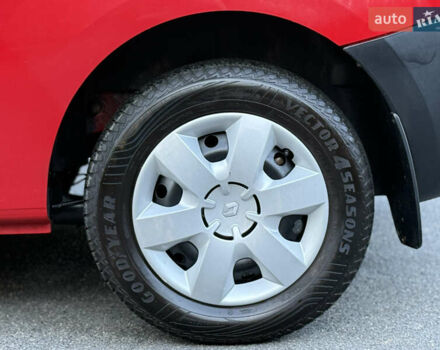 Красный Рено Кенгу, объемом двигателя 0 л и пробегом 21 тыс. км за 10299 $, фото 12 на Automoto.ua