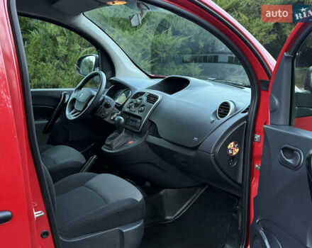 Красный Рено Кенгу, объемом двигателя 0 л и пробегом 21 тыс. км за 10299 $, фото 25 на Automoto.ua