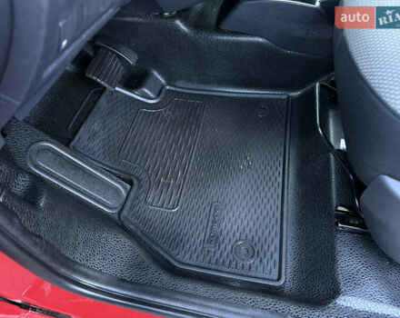 Красный Рено Кенгу, объемом двигателя 0 л и пробегом 21 тыс. км за 10299 $, фото 32 на Automoto.ua