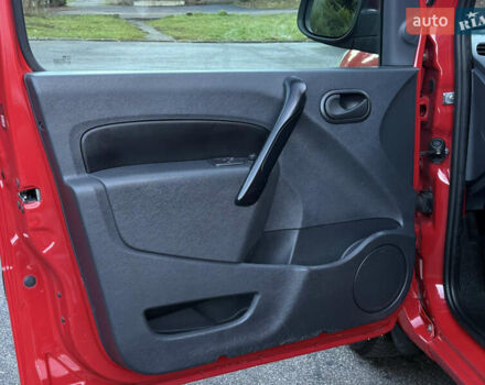 Красный Рено Кенгу, объемом двигателя 0 л и пробегом 21 тыс. км за 10299 $, фото 17 на Automoto.ua