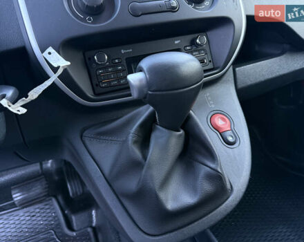 Красный Рено Кенгу, объемом двигателя 0 л и пробегом 21 тыс. км за 10299 $, фото 31 на Automoto.ua