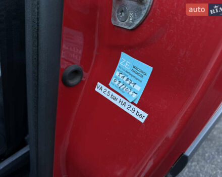 Красный Рено Кенгу, объемом двигателя 0 л и пробегом 21 тыс. км за 10299 $, фото 33 на Automoto.ua