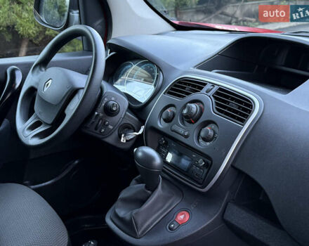 Красный Рено Кенгу, объемом двигателя 0 л и пробегом 21 тыс. км за 10299 $, фото 27 на Automoto.ua