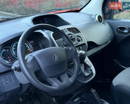 Красный Рено Кенгу, объемом двигателя 0 л и пробегом 21 тыс. км за 10299 $, фото 23 на Automoto.ua