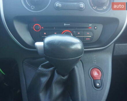 Красный Рено Кенгу, объемом двигателя 0 л и пробегом 54 тыс. км за 11555 $, фото 36 на Automoto.ua