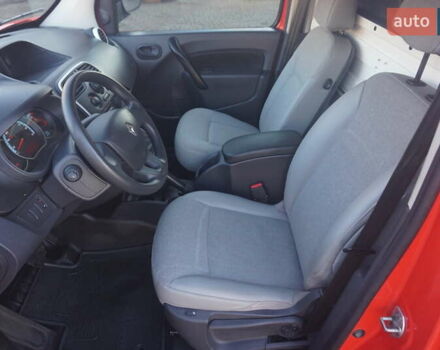 Красный Рено Кенгу, объемом двигателя 0 л и пробегом 54 тыс. км за 11555 $, фото 26 на Automoto.ua