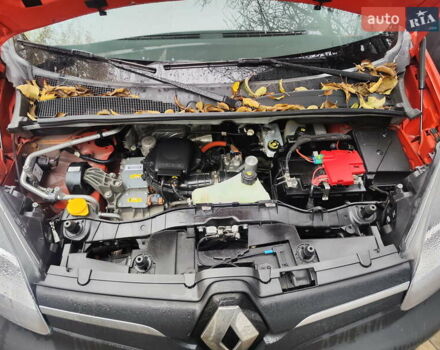 Красный Рено Кенгу, объемом двигателя 0 л и пробегом 63 тыс. км за 12399 $, фото 25 на Automoto.ua