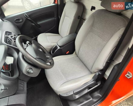 Красный Рено Кенгу, объемом двигателя 0 л и пробегом 63 тыс. км за 12399 $, фото 9 на Automoto.ua