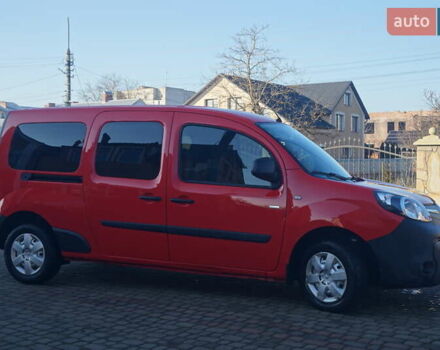 Красный Рено Кенгу, объемом двигателя 0 л и пробегом 54 тыс. км за 11555 $, фото 5 на Automoto.ua