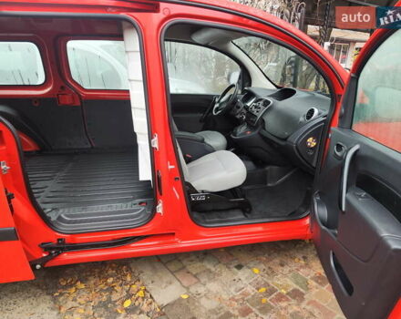 Красный Рено Кенгу, объемом двигателя 0 л и пробегом 63 тыс. км за 12399 $, фото 11 на Automoto.ua