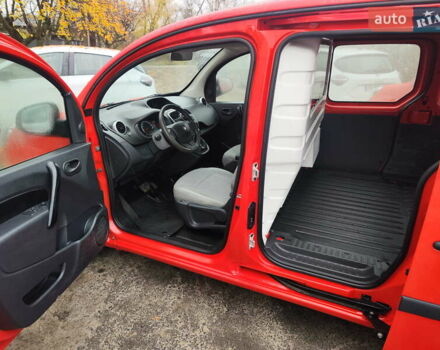 Красный Рено Кенгу, объемом двигателя 0 л и пробегом 63 тыс. км за 12399 $, фото 8 на Automoto.ua