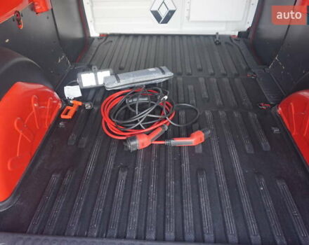 Красный Рено Кенгу, объемом двигателя 0 л и пробегом 54 тыс. км за 11555 $, фото 50 на Automoto.ua