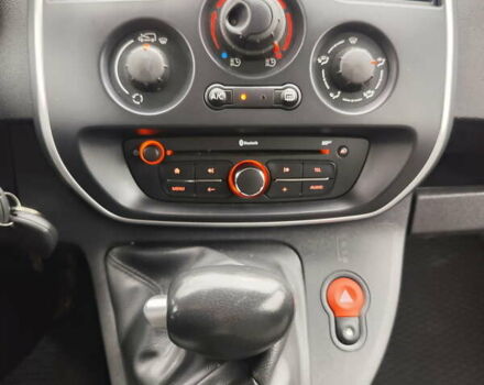 Красный Рено Кенгу, объемом двигателя 0 л и пробегом 63 тыс. км за 12399 $, фото 18 на Automoto.ua