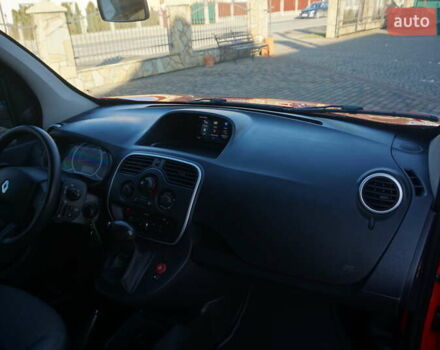 Красный Рено Кенгу, объемом двигателя 0 л и пробегом 54 тыс. км за 11555 $, фото 41 на Automoto.ua