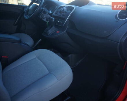 Красный Рено Кенгу, объемом двигателя 0 л и пробегом 54 тыс. км за 11555 $, фото 39 на Automoto.ua