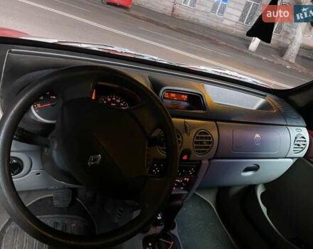Красный Рено Кенгу, объемом двигателя 1.6 л и пробегом 220 тыс. км за 5500 $, фото 27 на Automoto.ua